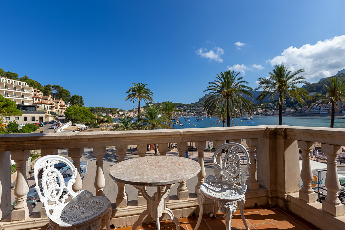 Beautiful seaview manor for sale in Port de Sóller Living in Mallorca