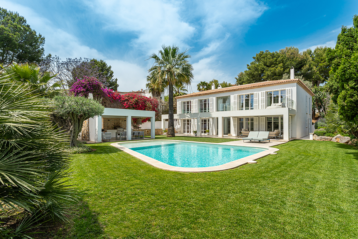 Seaview family home for sale in Bendinat Living in Mallorca