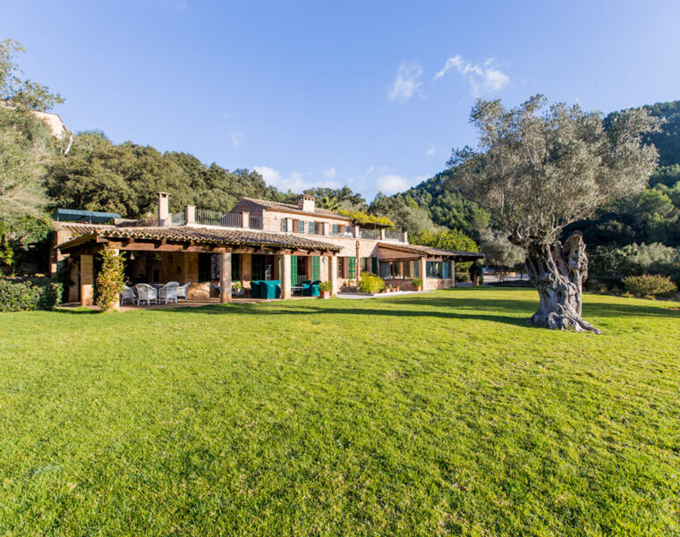 Rustic finca with holiday licence, for sale in Esporles