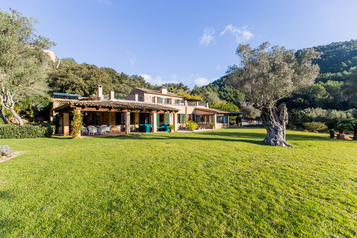 Rustic finca with holiday licence for sale in Esporles 5.200.000
