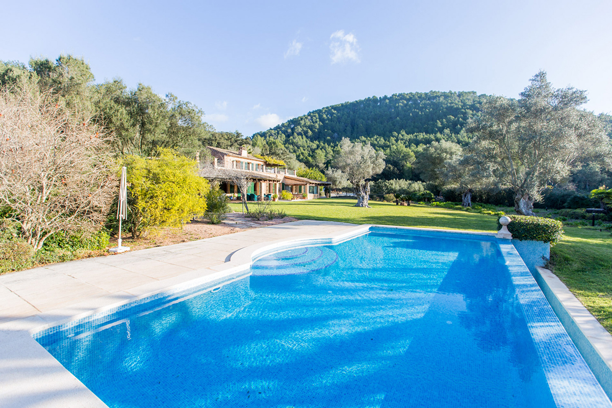 Rustic finca with holiday licence for sale in Esporles 5.200.000