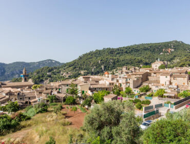 Title Renovated house for sale in Valldemossa