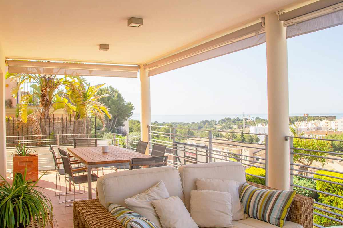 Family villa with sea view for sale in Bonanova Living in Mallorca