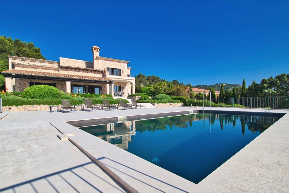 Luxury seafront villa in an exclusive residential area in Valldemossa