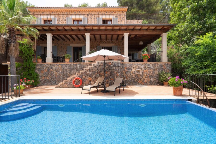 Authentic family villa with stunning sea views in Deià Living in Mallorca