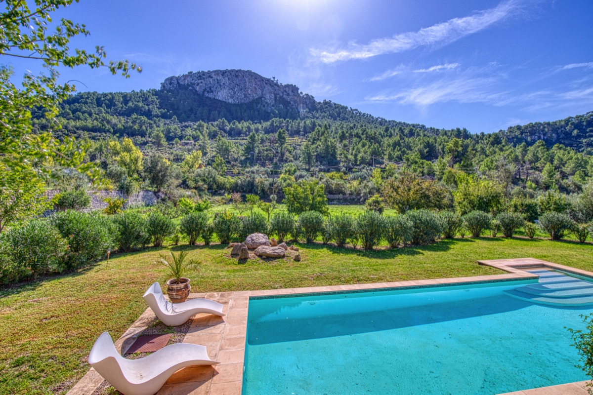 Traditional villa for sale in Esporles Living in Mallorca