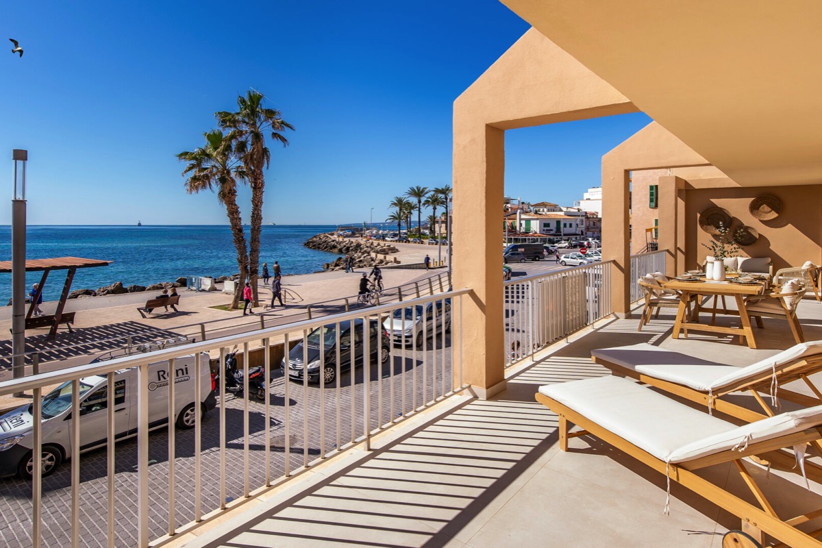 Waterfront Apartment with Expansive Terraces in Palma - 2.590.000 ...