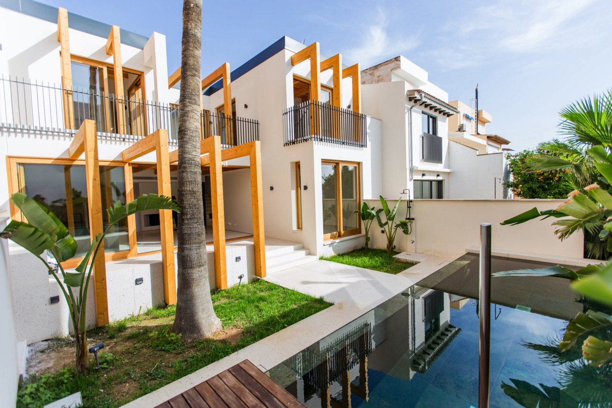 Newly built semi-detached house with pool in son espanyolet - Living in ...