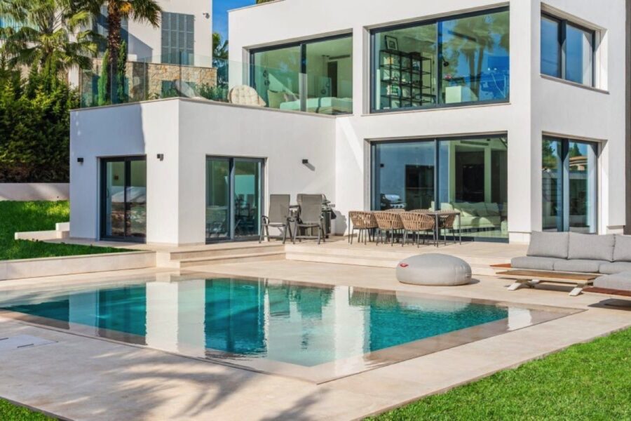 Villa for sale in Nova Santa Ponsa