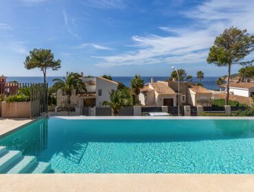 Villa for sale in Santa Ponsa