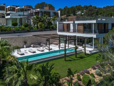 Exquisite villa with stunning mountain views near palma