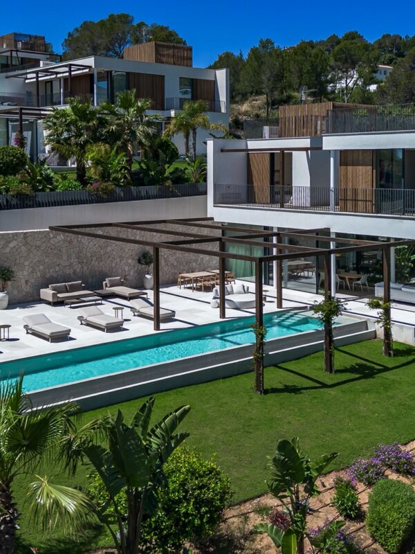 Exquisite villa with stunning mountain views near palma