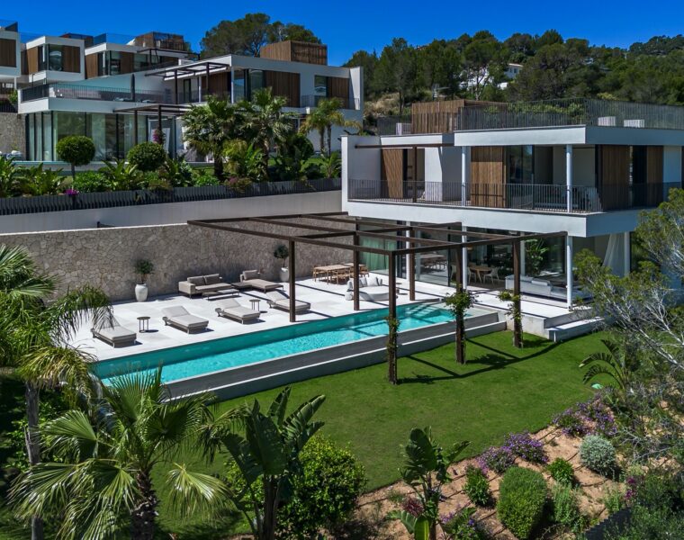 Exquisite villa with stunning mountain views near palma