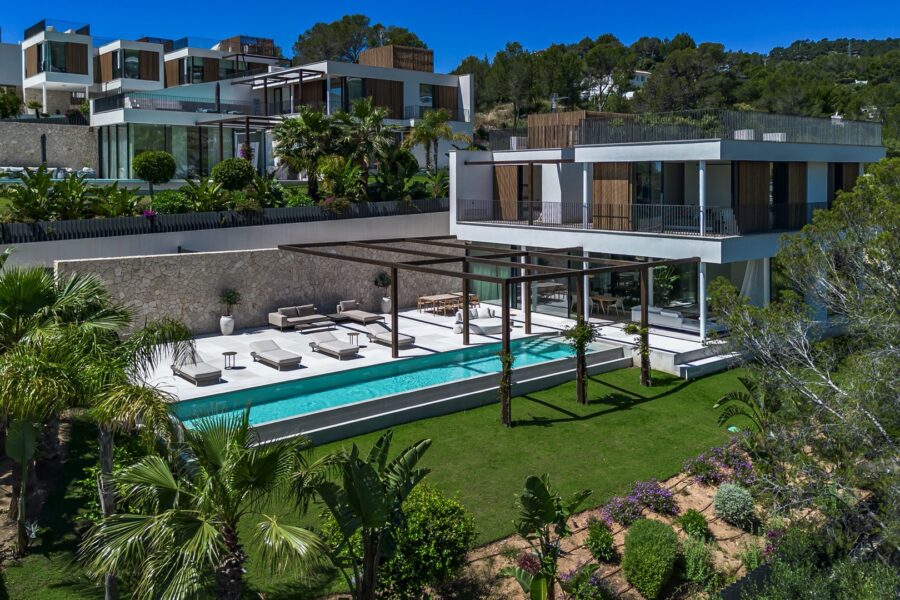 Exquisite villa with stunning mountain views near palma