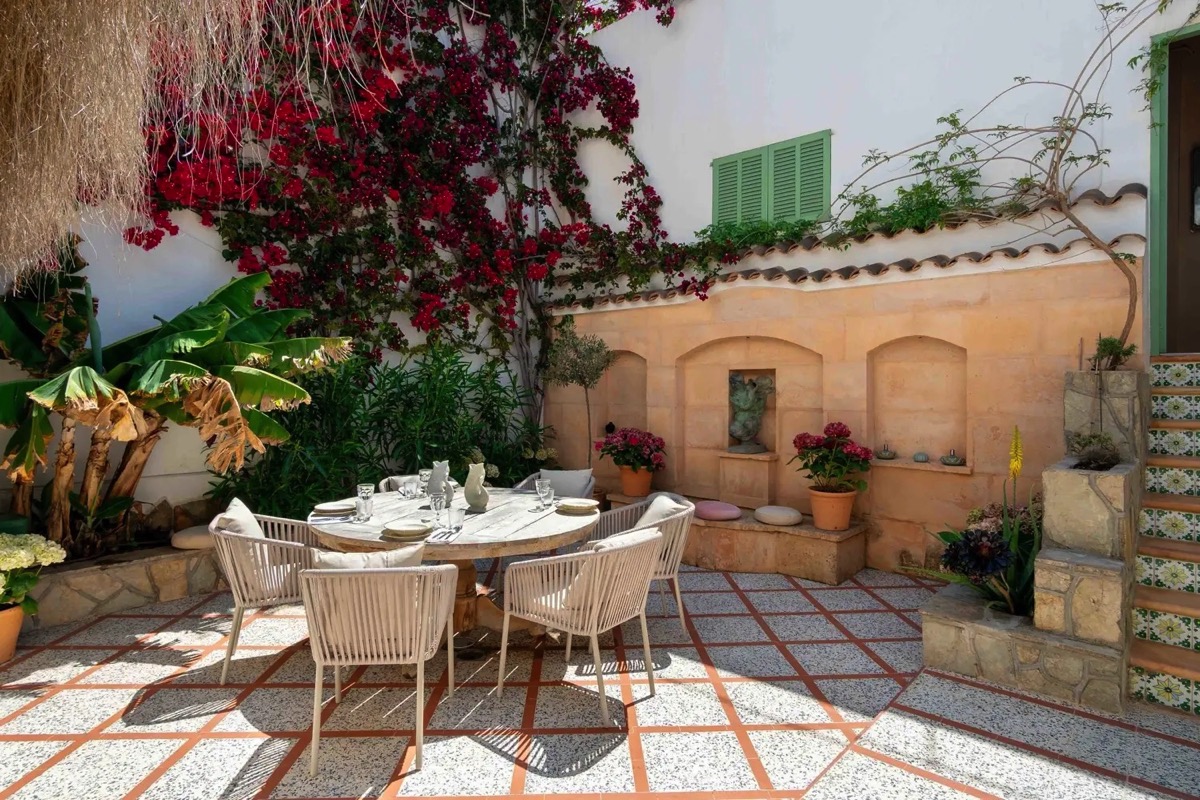 Elegant Townhouse with Private Garden and Pool in Felanitx - Living in ...