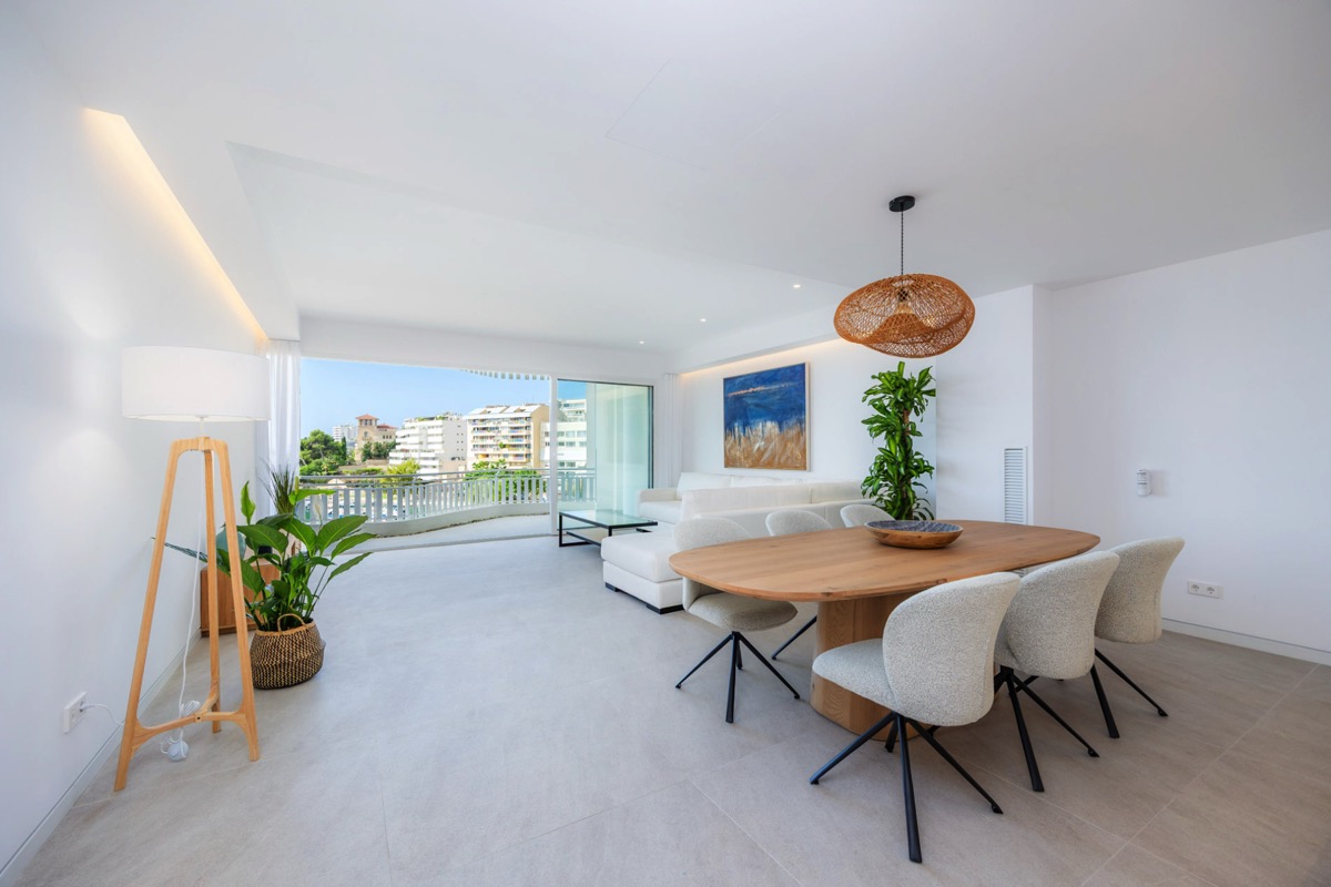 Sleek Marina-Front Apartment with Panoramic Sea Views in Palma - Living ...