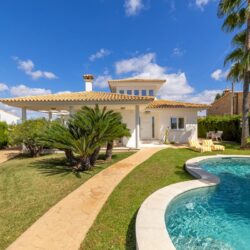 Contemporary villa near Llucmajor