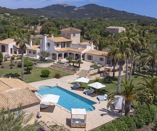 Elegant country finca for sale in felanitx with pool and panoramic countryside views