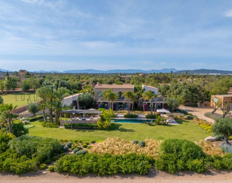 Exceptional luxury estate with private golf course and guesthouse for sale in llucmajor