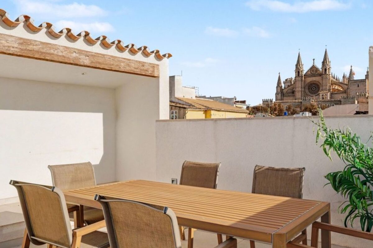 Refined old town apartment for sale rooftop terrace elevator in La Lonja, Palma de Mallorca