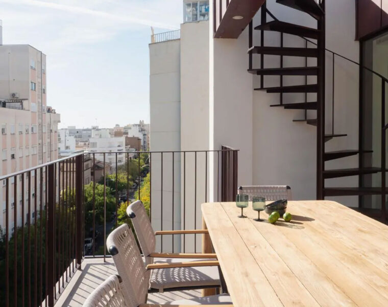 Contemporary penthouse in Santa Catalina