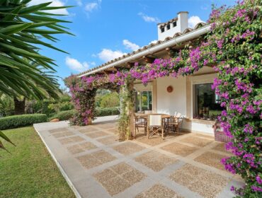 Villa for sale in Costa de los Pinos