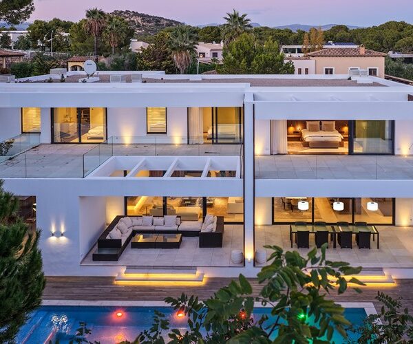 Villa for sale in Nova Santa Ponsa