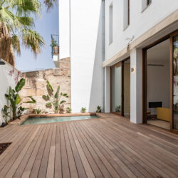 Light-filled two-bedroom loft style home for sale with sea-view roof terrace in gènova