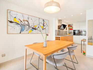 Three-bedroom penthouse for sale with terrace and sea views in palma