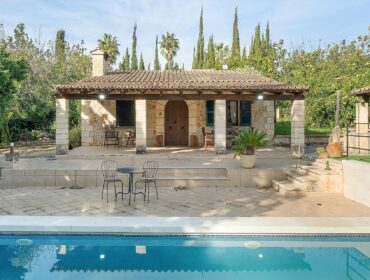 Spacious country house for sale with pool and paddocks in port de pollença