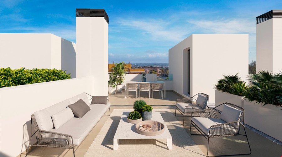 Three-bedroom penthouse for sale with terrace and sea views in palma townhouse for sale in Palma