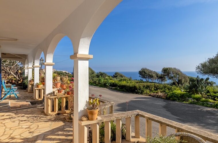 Sea-view villa for sale with saltwater pool and rental licence in cala figuera