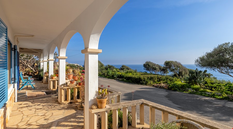 Sea-view villa for sale with saltwater pool and rental licence in cala figuera