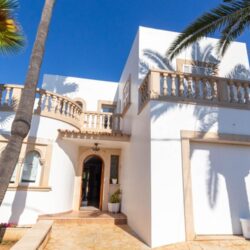 Spacious detached house for sale with pool, terraces and garage in cala d'or