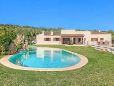 Elegant country finca for sale in felanitx with pool and panoramic countryside views