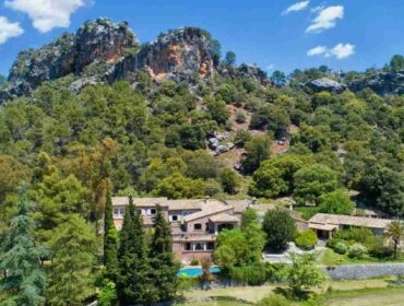 Contemporary country home with pool and gardens in pollensa - 5.200.000 €