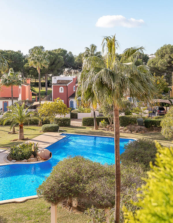 Spacious three-bedroom penthouse with private roof terrace for sale in santa ponsa