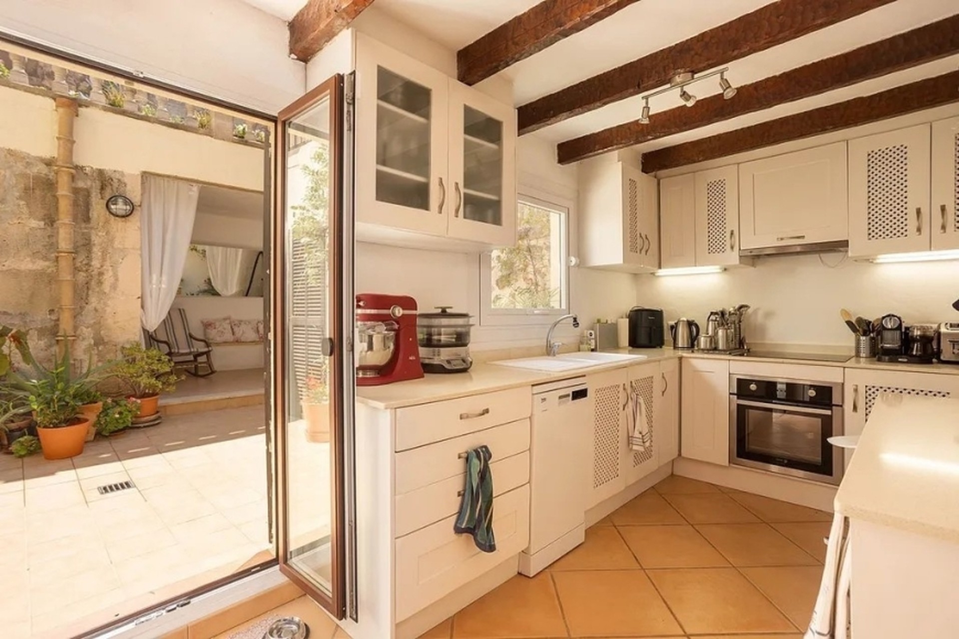 Charming renovated townhouse with pool in the heart of pollensa - 1.145.000€