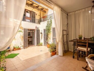 Charming renovated townhouse with pool in the heart of pollensa - 1.145.000€
