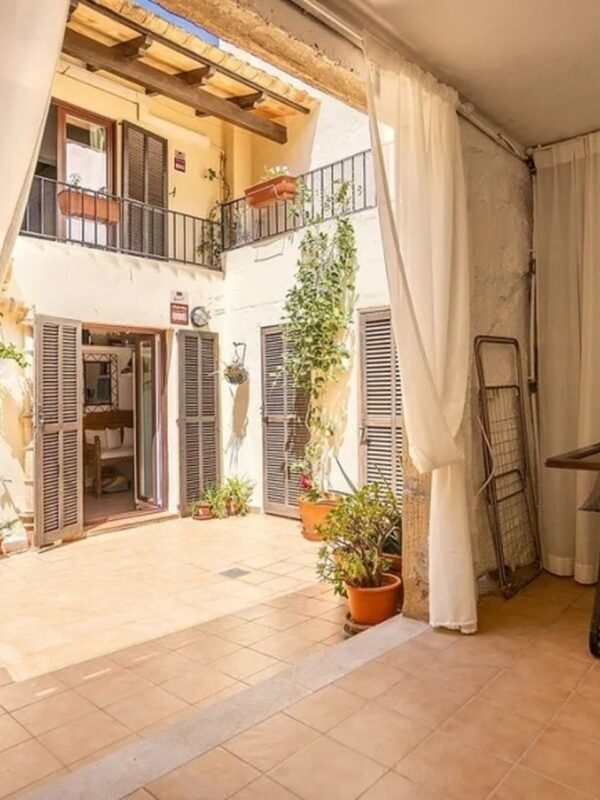 Charming renovated townhouse with pool in the heart of pollensa - 1.145.000€