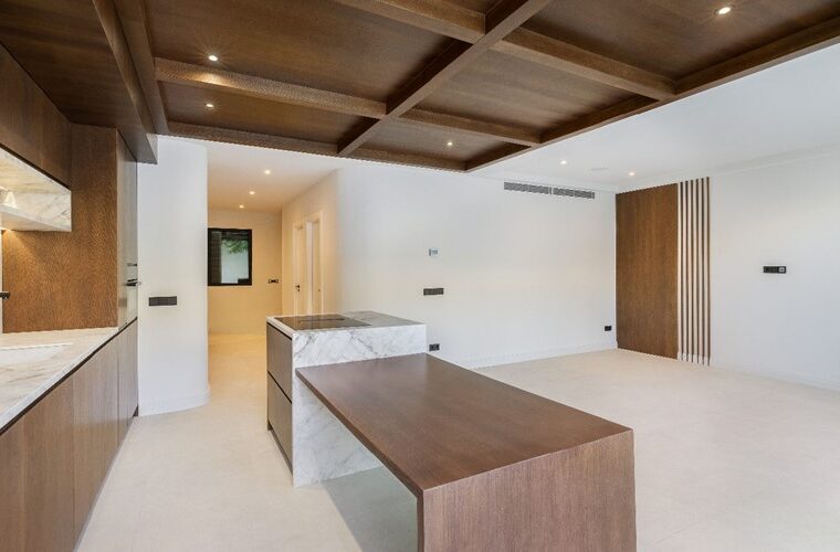 Contemporary townhouse with rooftop terrace and pool for sale in palma