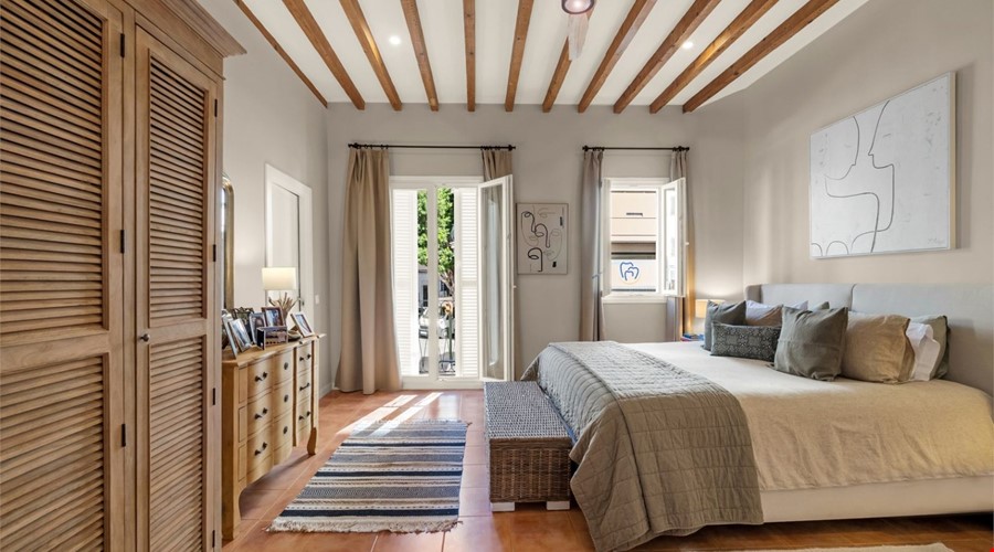 Renovated two-bedroom apartment for sale in santa catalina, palma