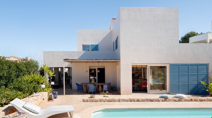 Renovated villa for sale with sea views, pool and outdoor kitchen in colonia de sant pere