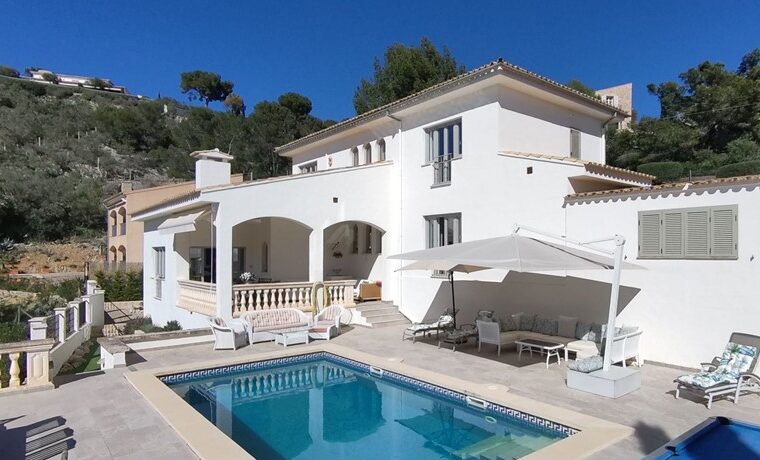 Private hillside villa with panoramic mountain and distant sea views for sale in calvià