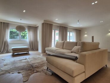 Refined 3-bedroom apartment overlooking santa catalina church for sale in palma