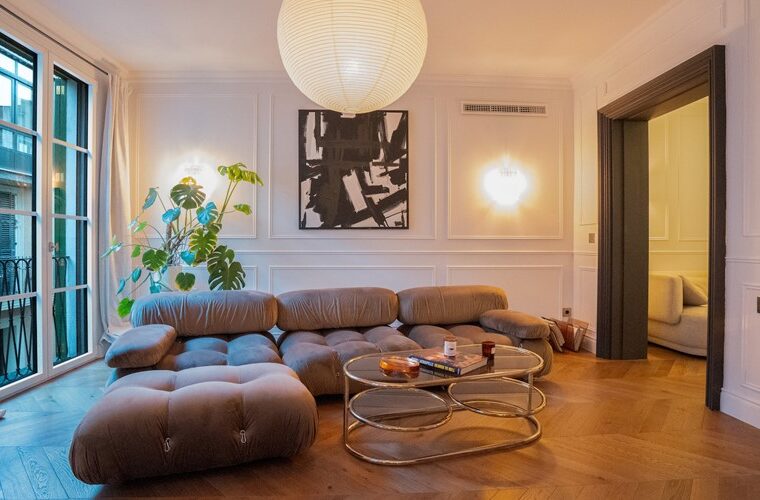 Elegant renovated apartment with refined interiors and spacious layout for sale in palma old town