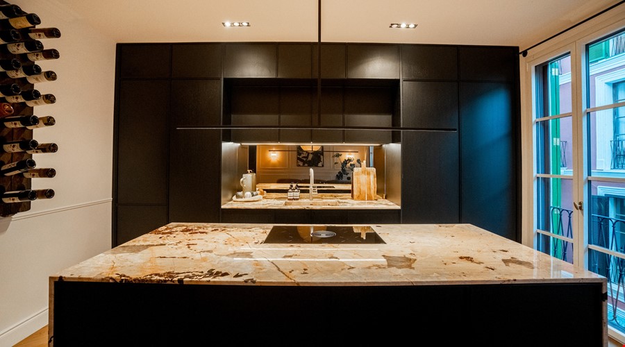 Three-bedroom penthouse for sale with terrace and sea views in palma Elegant renovated apartment with refined interiors and spacious layout for sale in palma old town