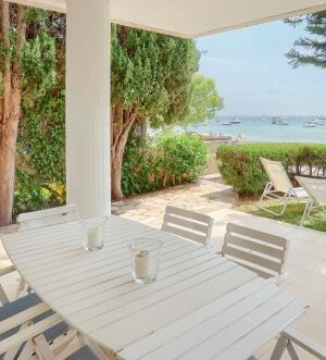Seafront ground floor apartment with beach access for sale in puerto pollensa