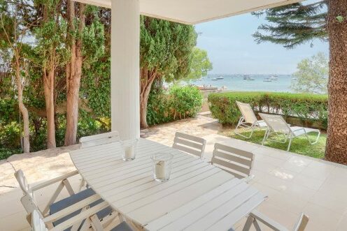 Seafront ground floor apartment with beach access for sale in puerto pollensa