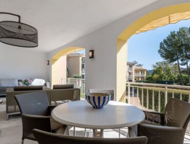 Renovated apartment for sale with large sun terrace and pool access in santa ponsa